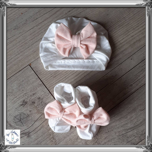 Off-white baby turban with pink bow + matching slippers. Choice of thin or warm fabric